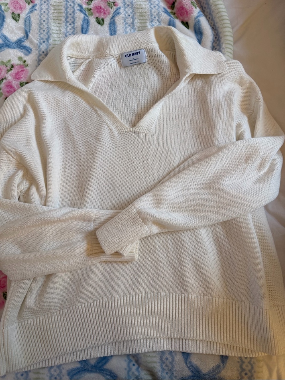 Old Navy Cream Collared V-Neck Pullover Sweater